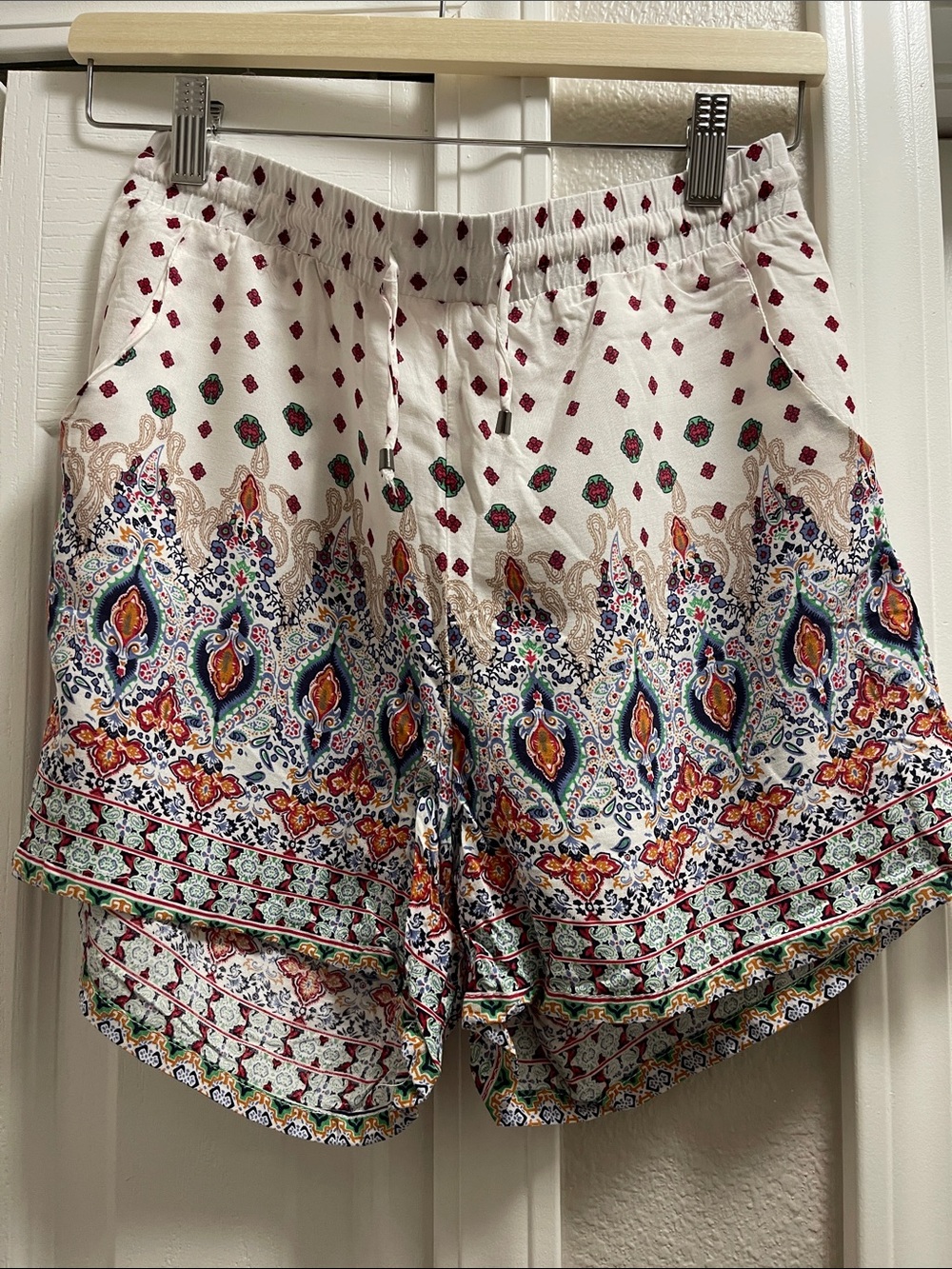Floral Border White High-Waist Drawstring Shorts M